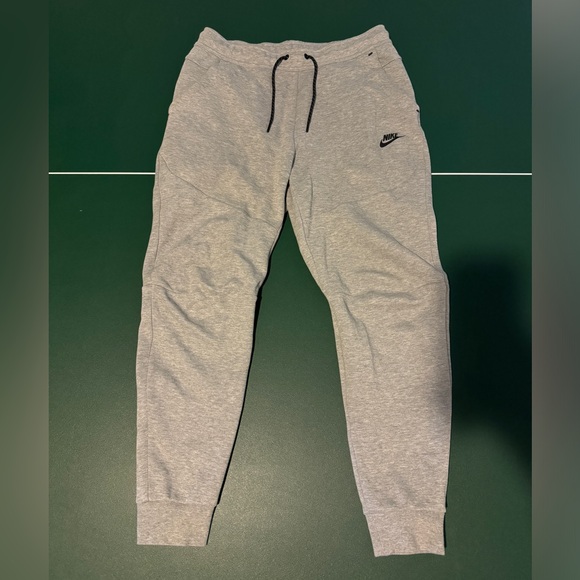 Men’s Medium Light Gray Nike Tech Jogger Sweatpants - Picture 1 of 2